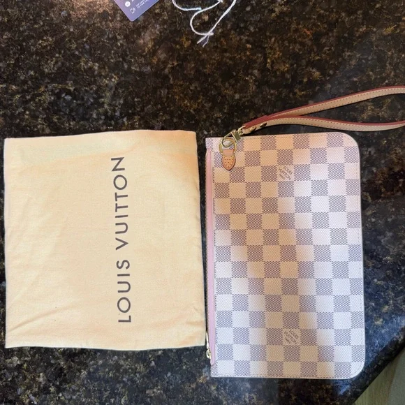 Louis Vuitton White and Gray Checkered Wristlet - Picture 3 of 8